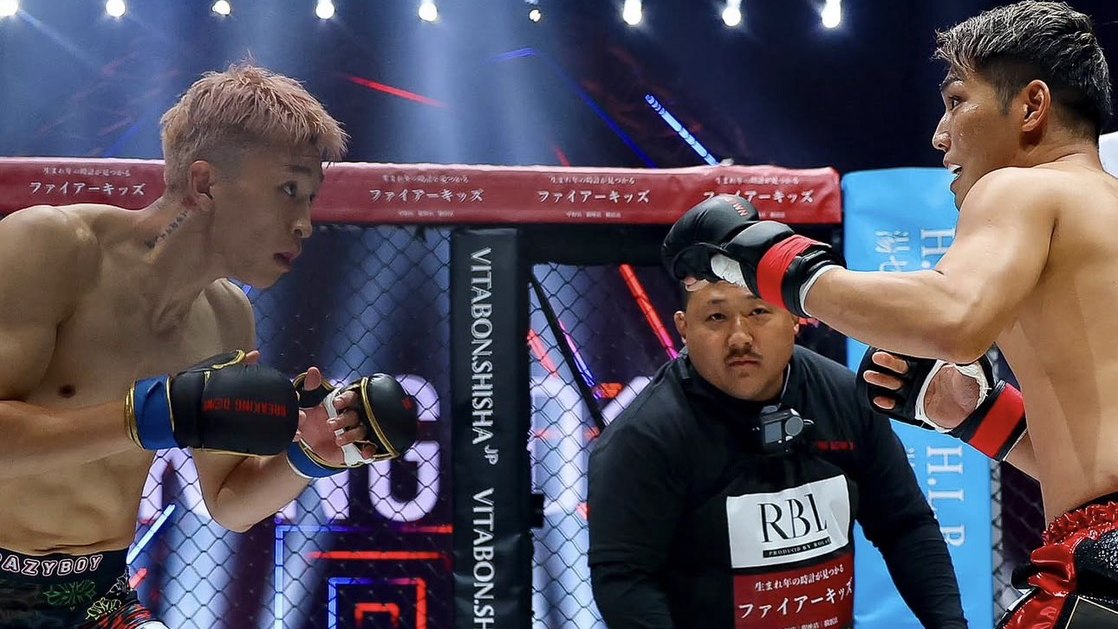 在 MMA 比赛中摆好架势的福島祐也（FitSync MMA・巴西柔术教练）